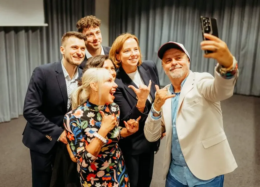 Alan Borys podczas pracy nad procesem obsługi leadów